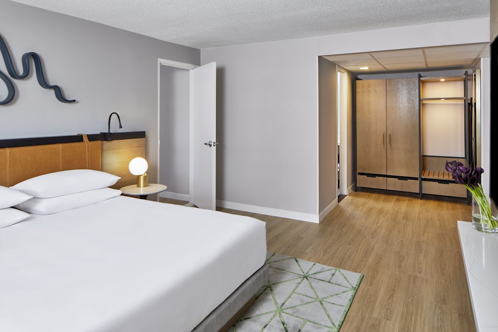 Portman, Suite, King Bed