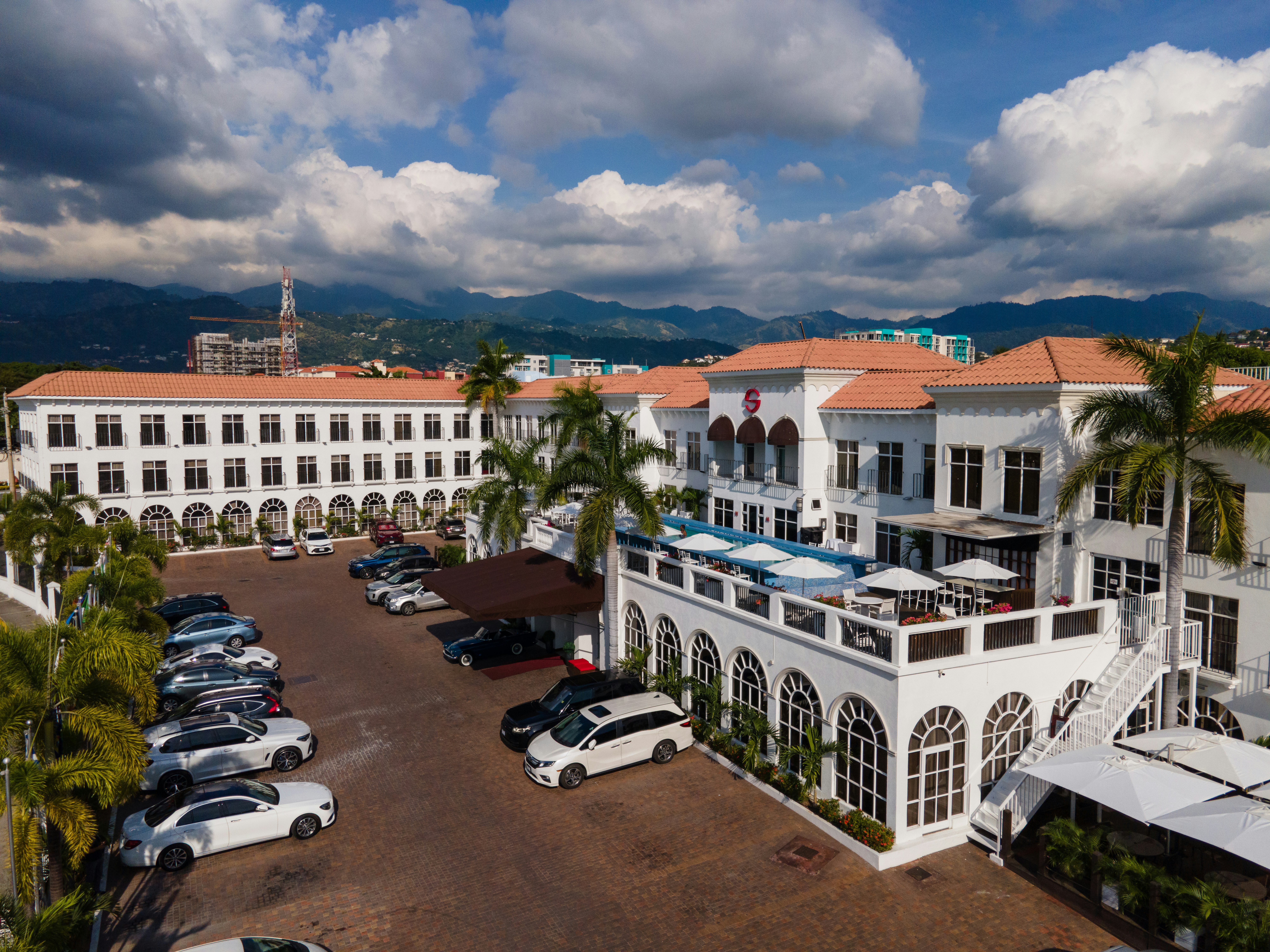 Spanish Court Hotel 6/50