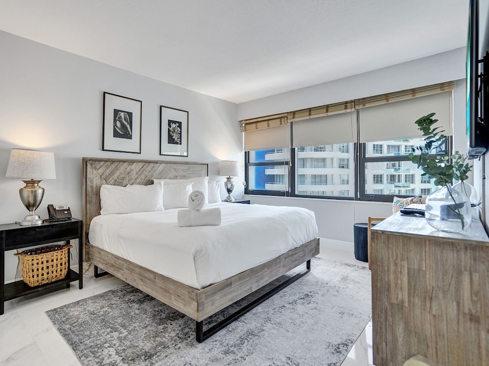Condo, King Bed, 1 Queen and 3 Single Beds, Beach Front, High Floor