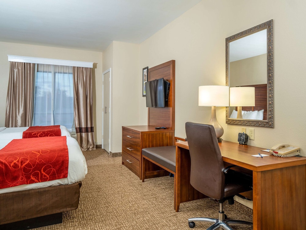 Comfort Suites Old Town Spring, TX 36/44