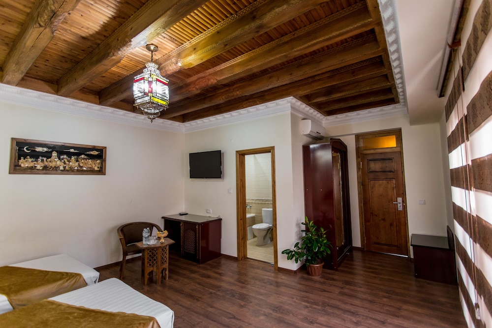 Kukaldosh Hotel 40/73