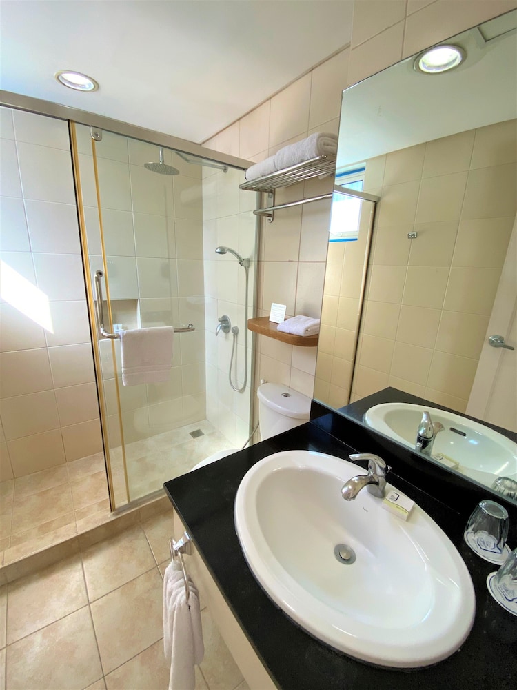 One Pacific Place Serviced Residences 36/38