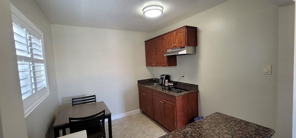Beachwalker Inn and Suites 11/50