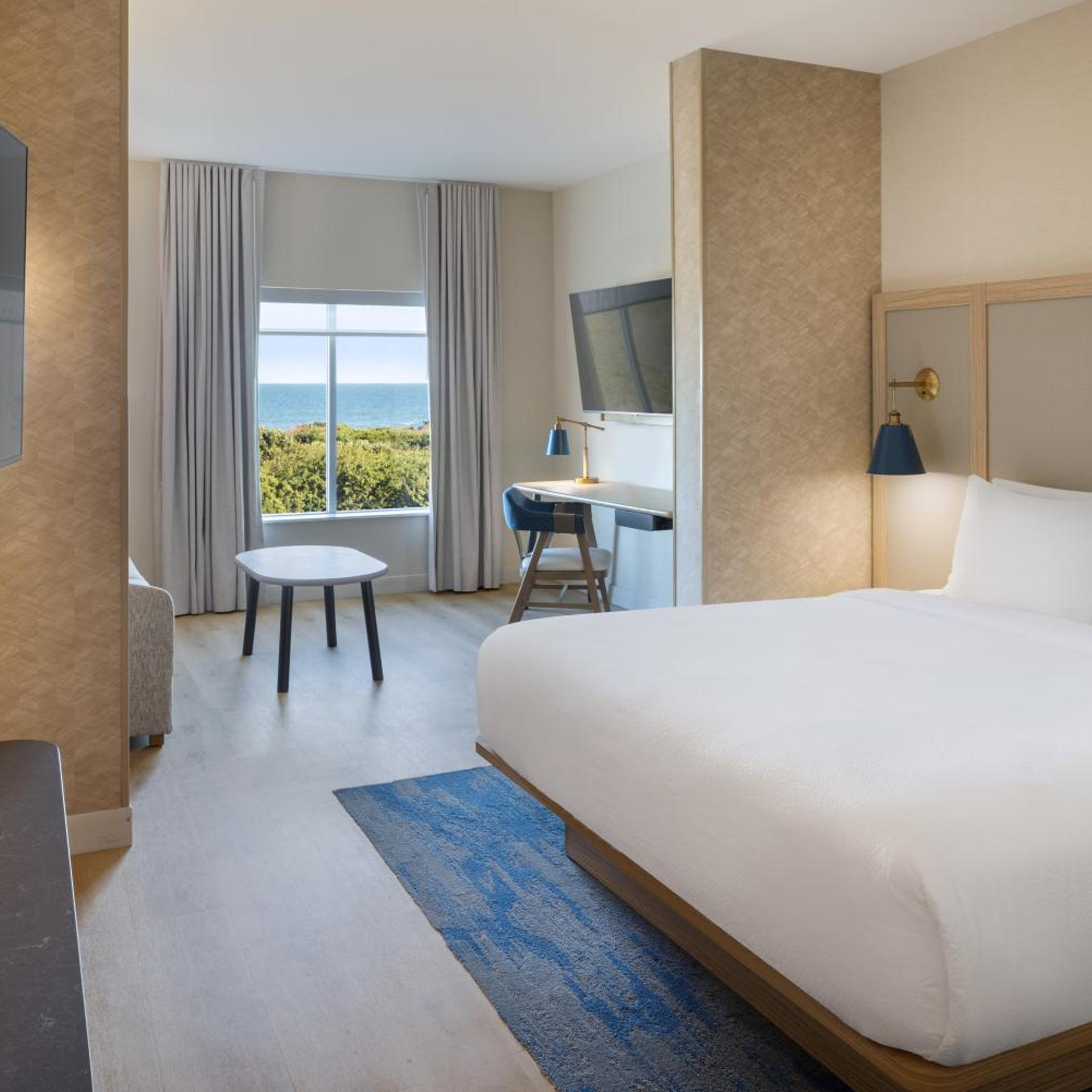 Suite, King Bed, Ocean View, Sofa, Accessible