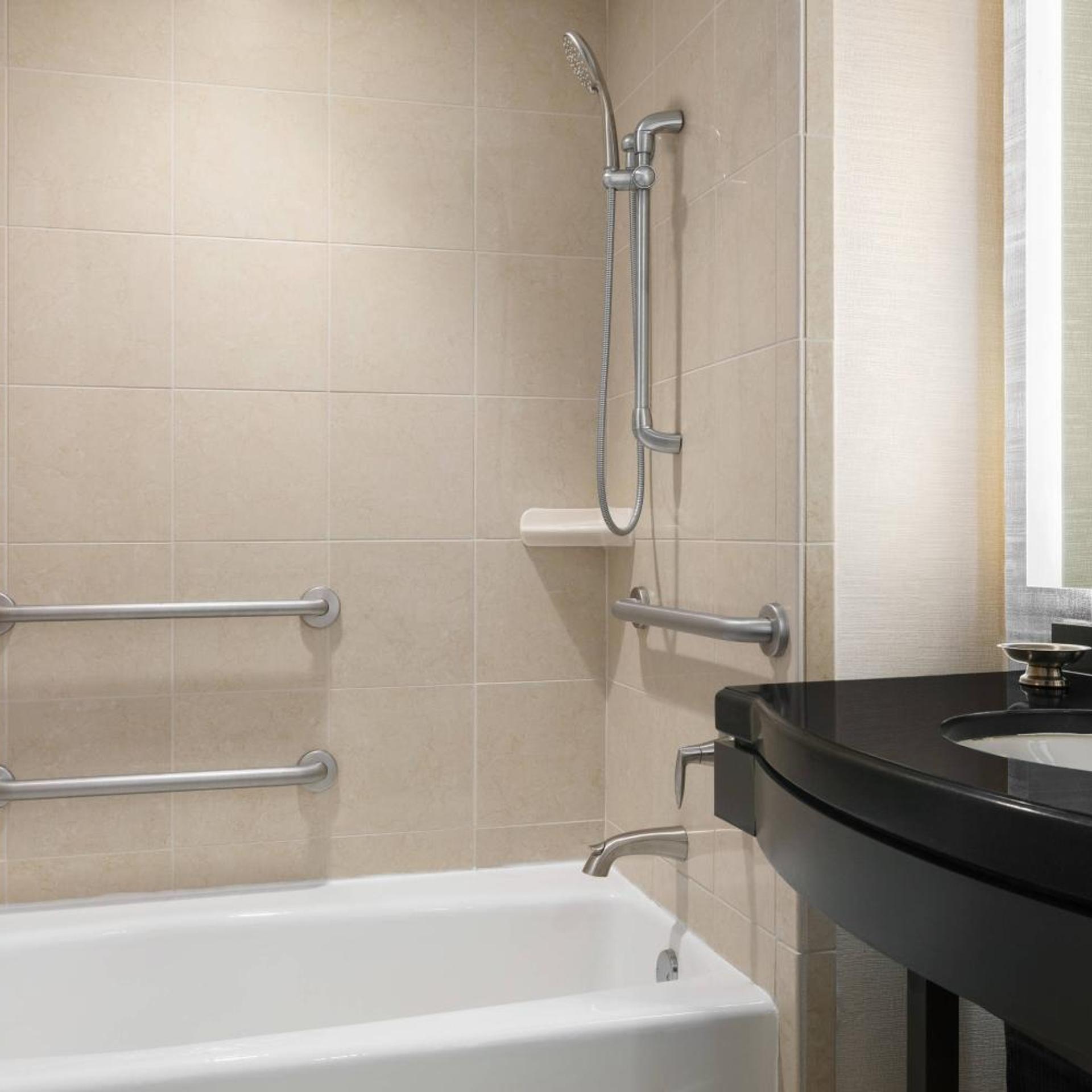 1 Bedroom, Suite, King Bed, Atrium View