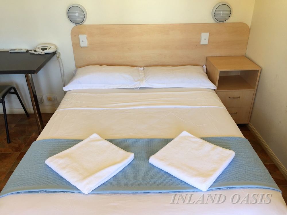 INLAND OASIS MOTEL 32/68