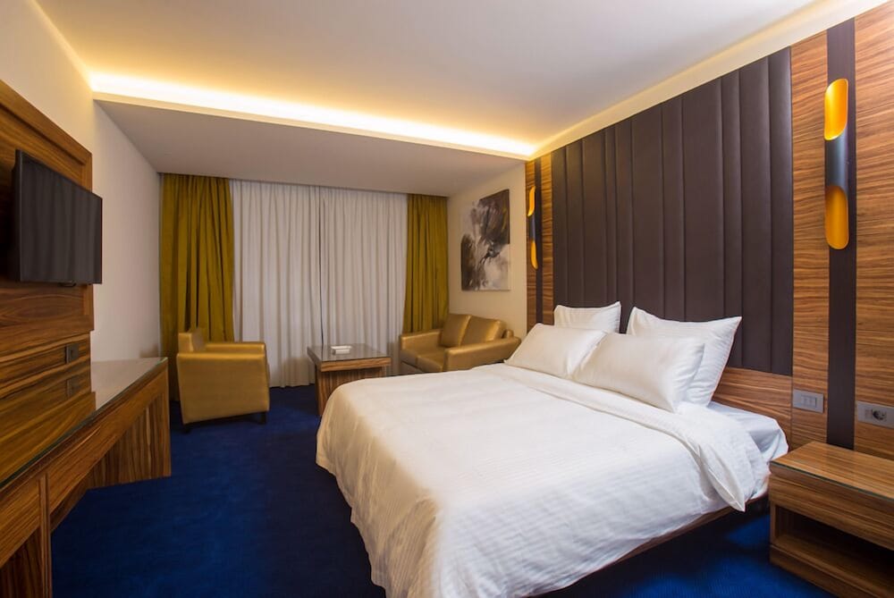 Opera Hotel 17/40