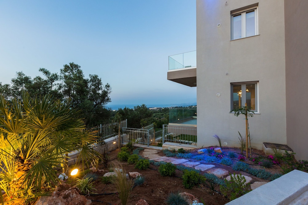 Vigla Suites 2/58