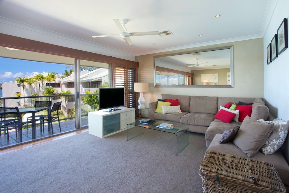 NOOSA SHORES RESORT 40/70