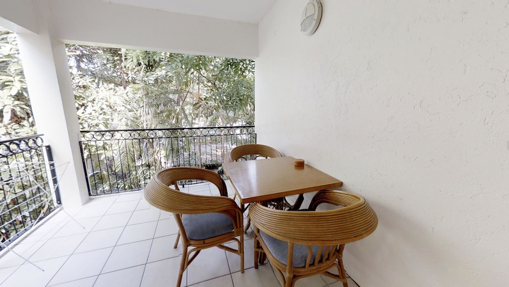 Silkari The Pavilions Port Douglas 50/65