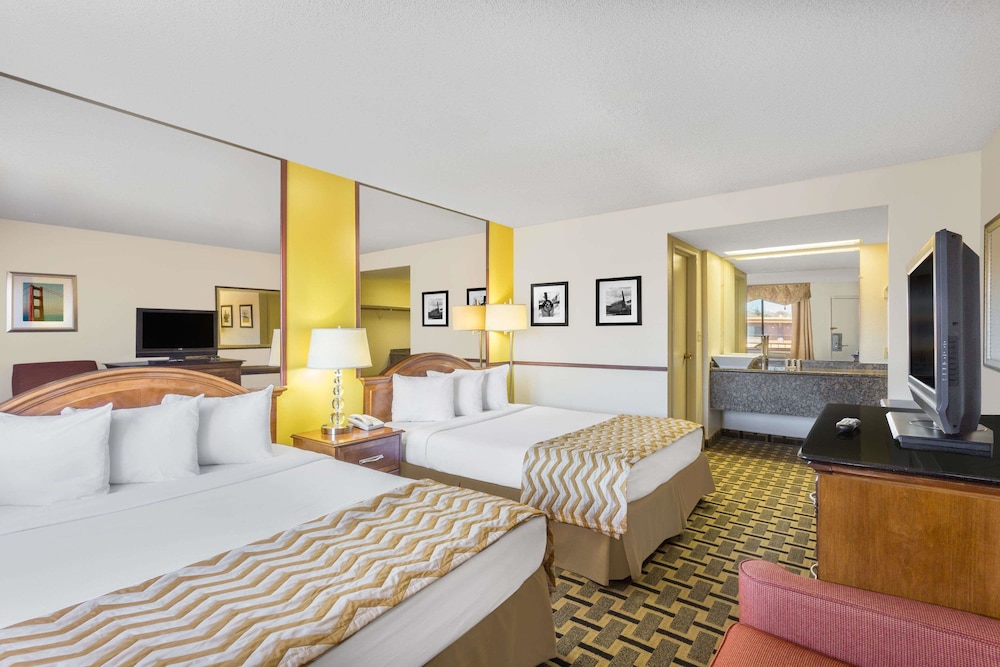 Travelodge by Wyndham Reno Downtown 21/37