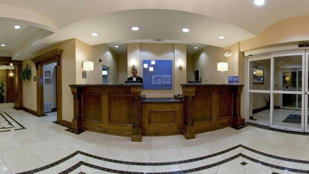 Holiday Inn Express Hotel & Suites Vernon College Area (HWY 287) 10/48