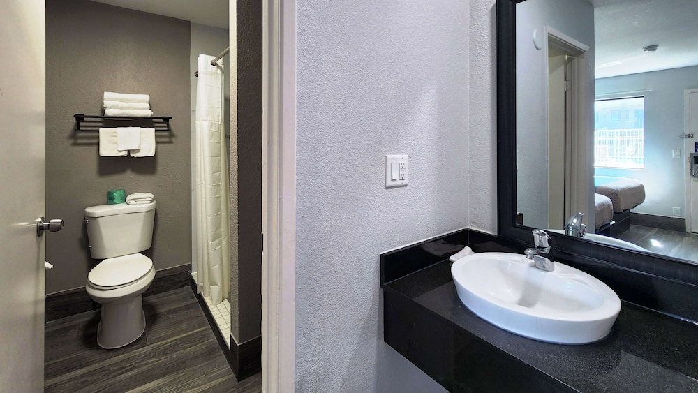 Motel6 Galveston, TX 56/59