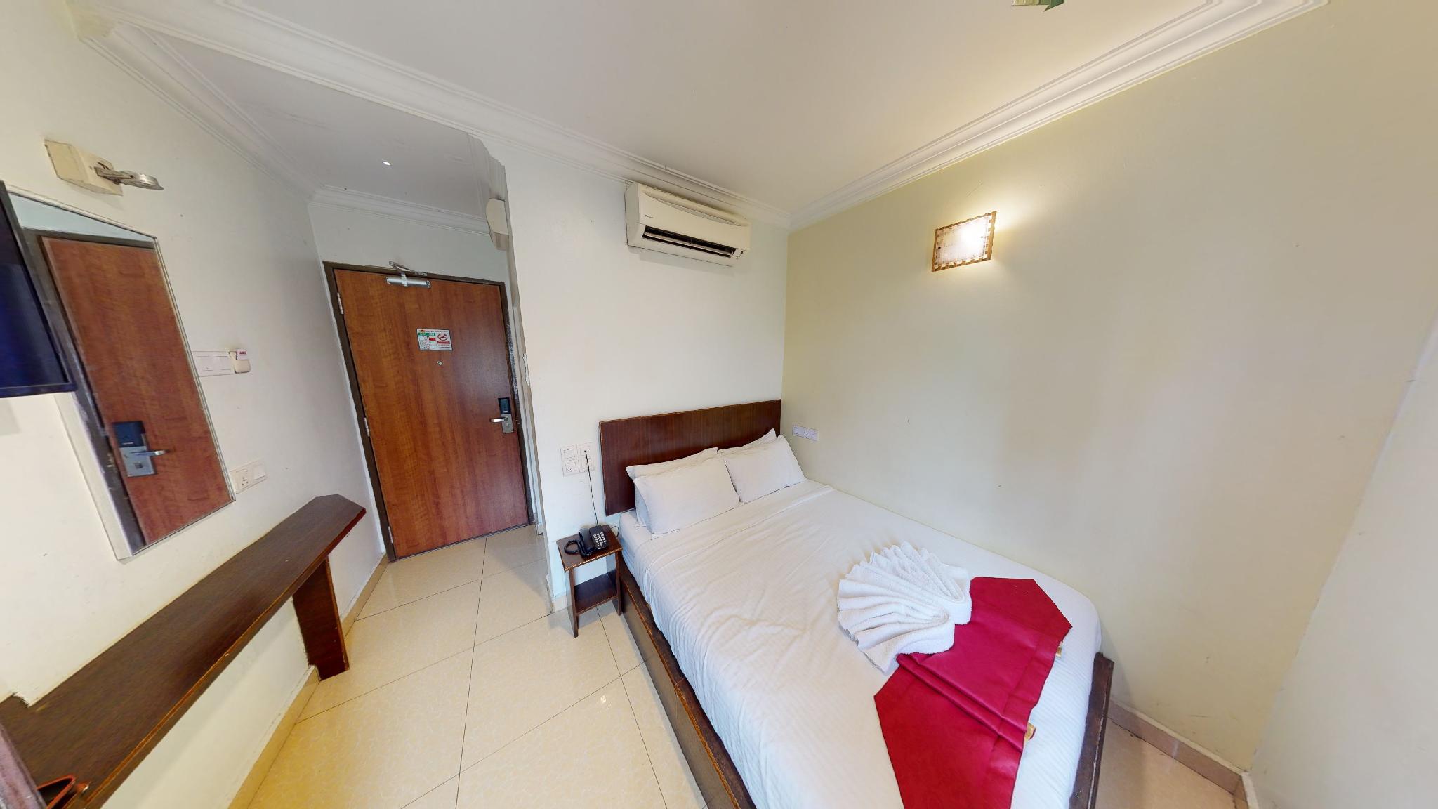 SUPERIOR, QUEEN BED