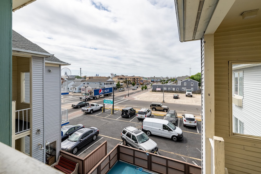 Hotel Charlee Villas By The Beach 44/62