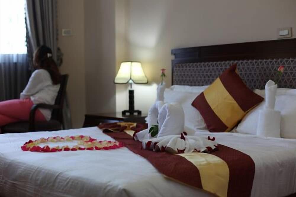 Tirar International Hotel 12/25