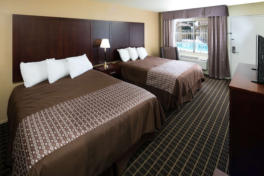 GuestPlace Inn & Suites 7/17