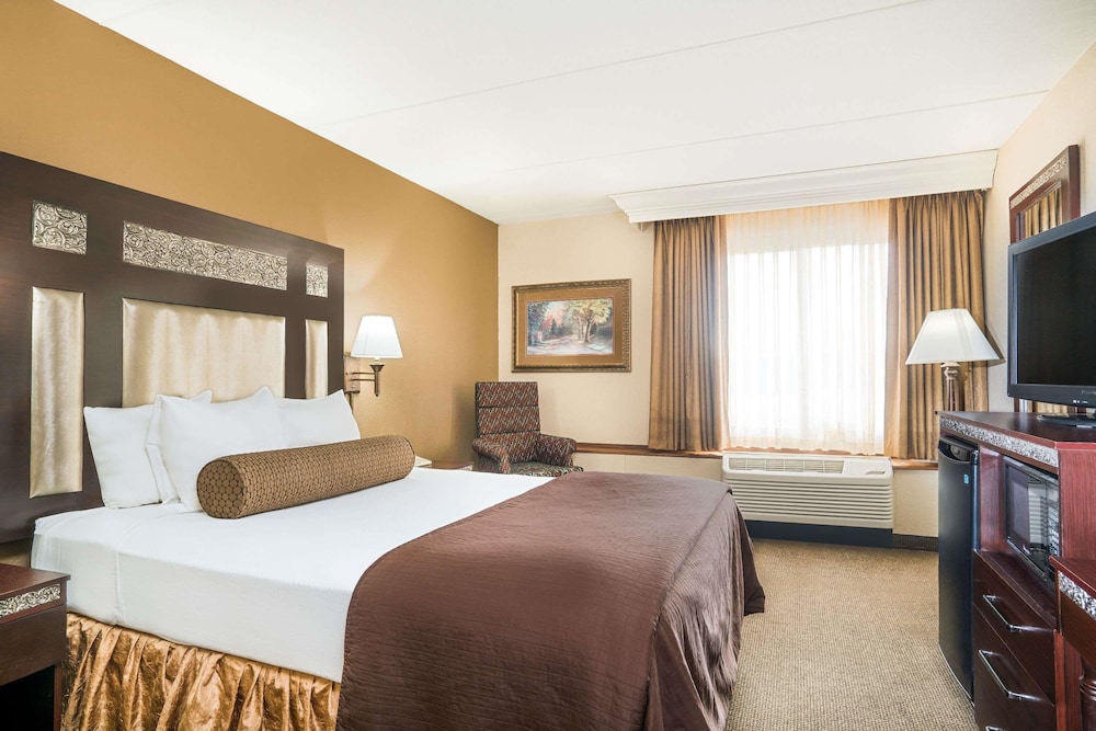 Ramada by Wyndham Plymouth Hotel and Conference Center 18/57