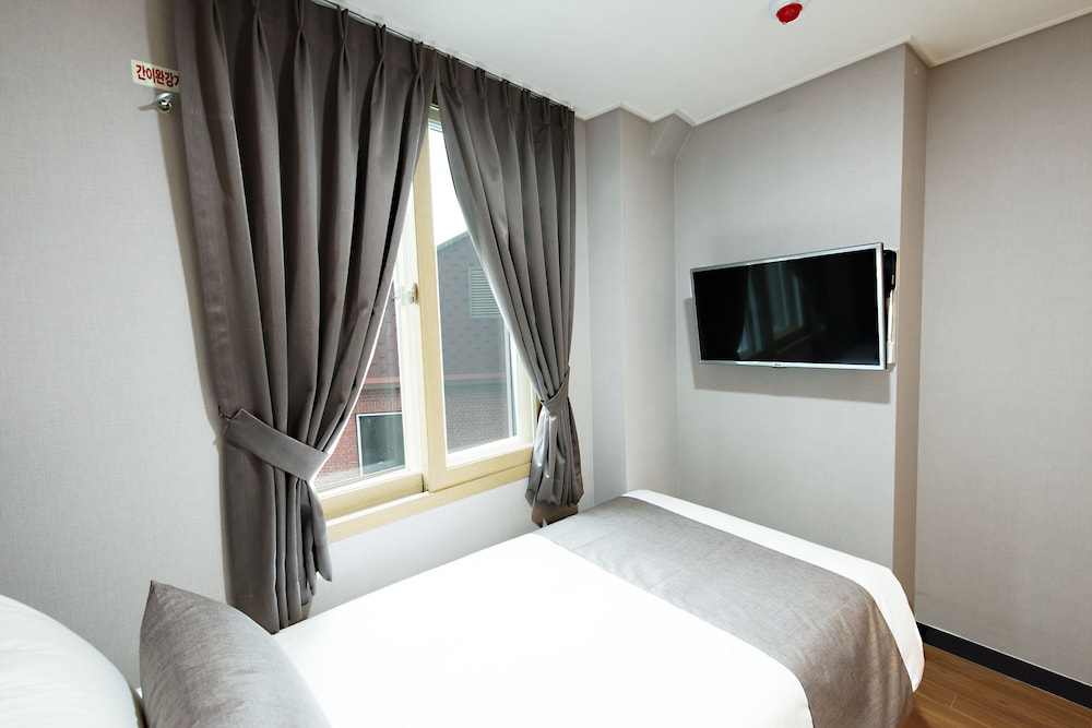 EHWA HOTEL MYEONGDONG 12/69