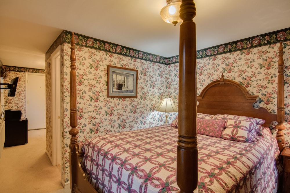 WoodStock Inn 32/43