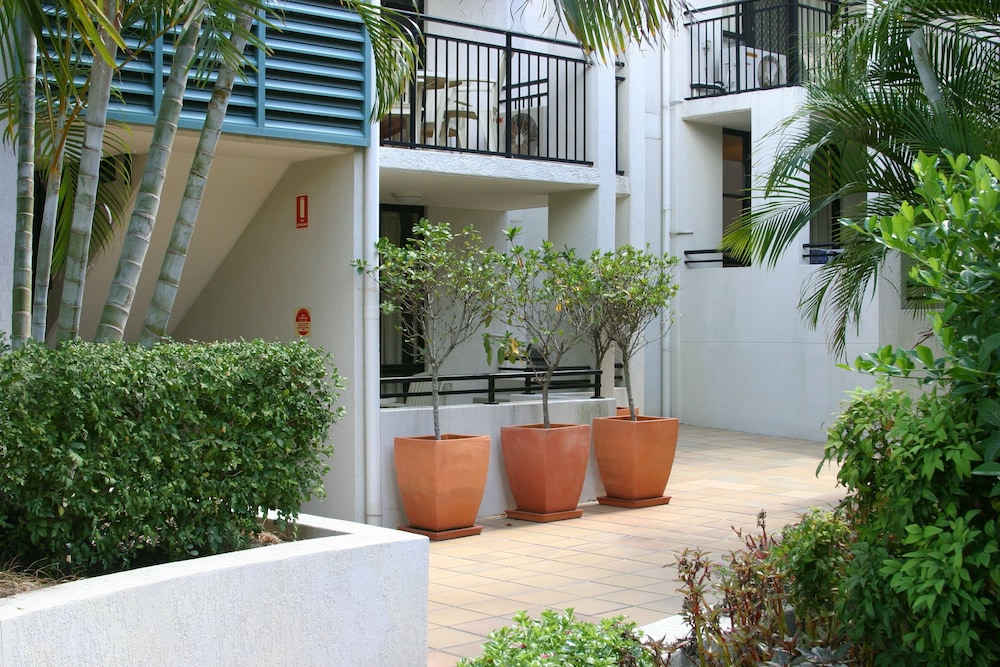 Spring Hill Mews Apartments 63/70