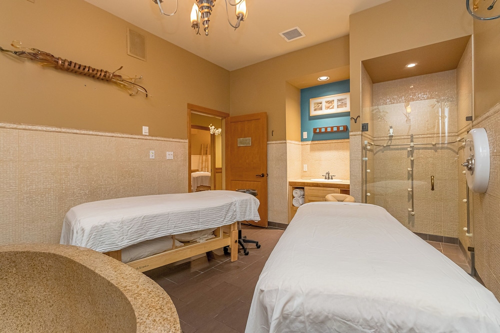 Pacific Shores Resort & Spa 10/48