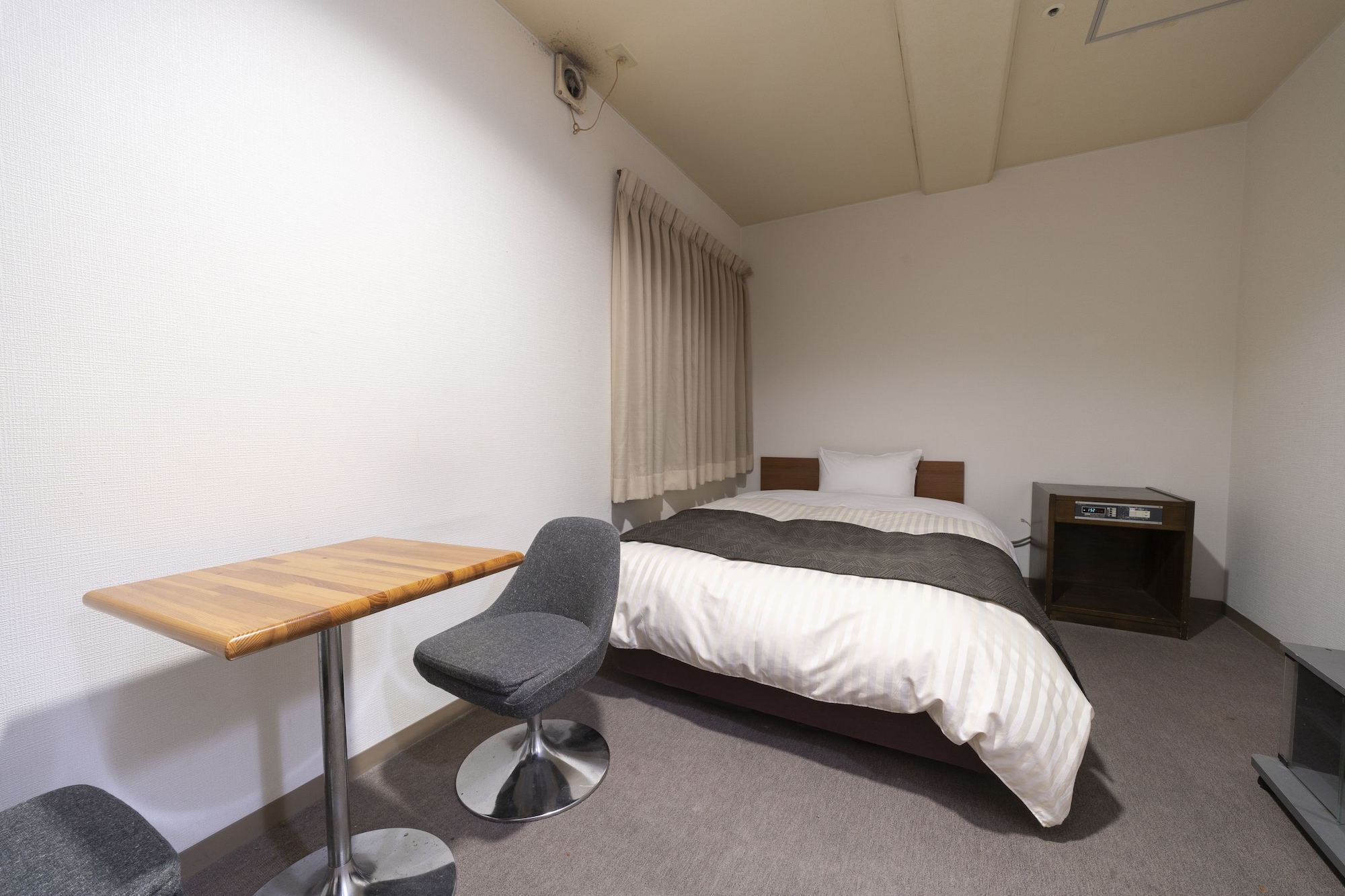 Semi Room, Standard, Semi Double Bed, Smoking