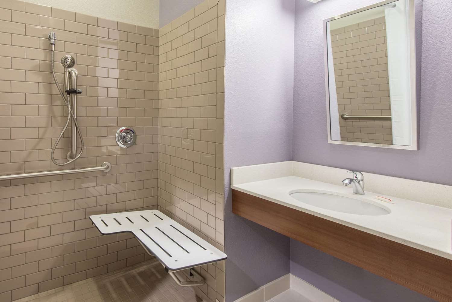 Microtel Inn And Suites By Wyndham Cadiz 23/24
