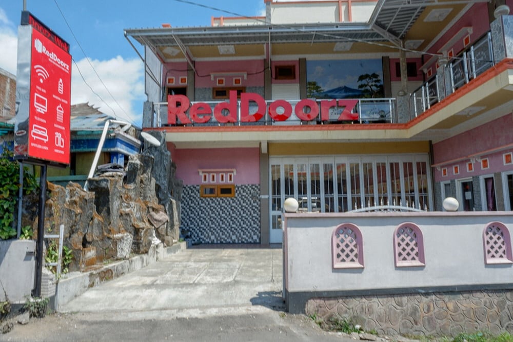 RedDoorz near Desa Wisata Tambi Dieng 7/32