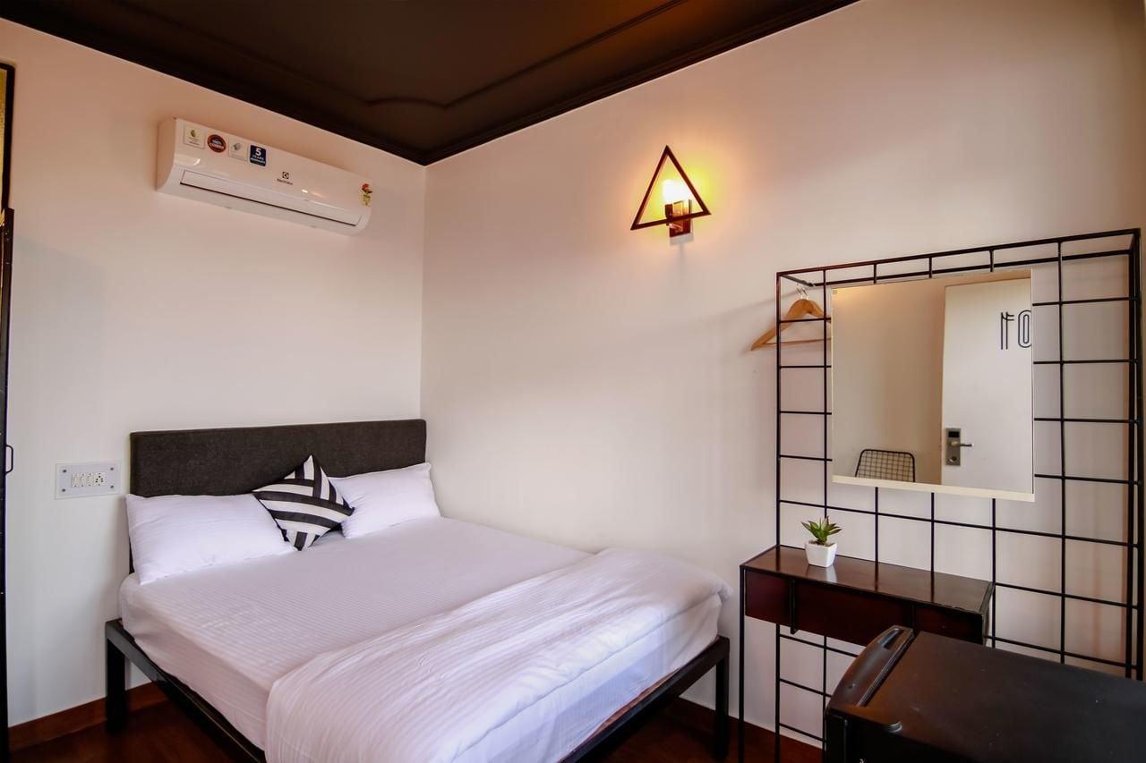 Letsbunk Poshtel 6/28