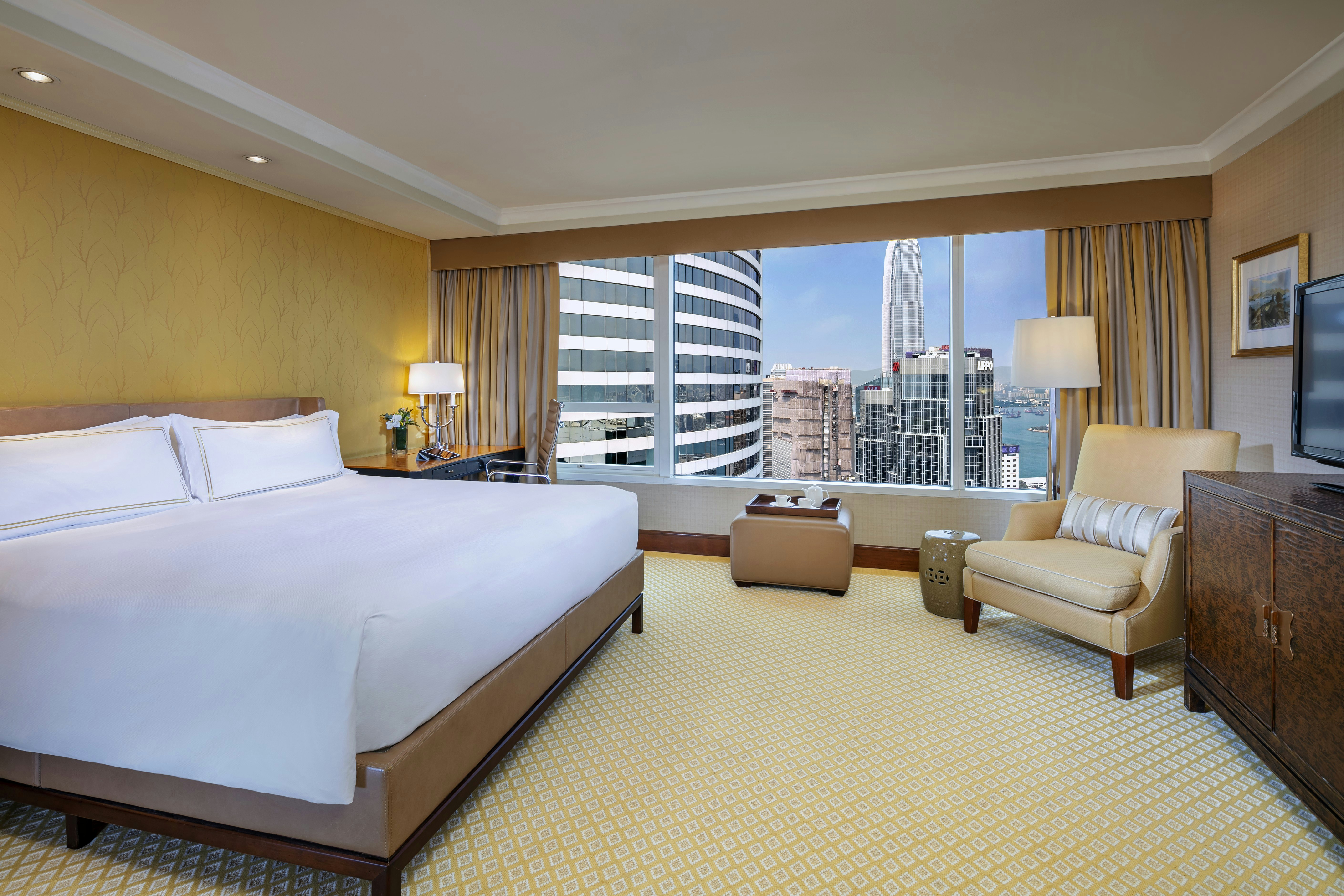 DELUXE, KING BED