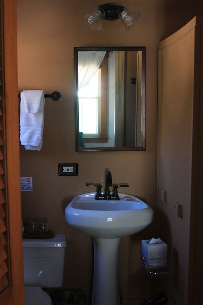 Follansbee Inn 69/72