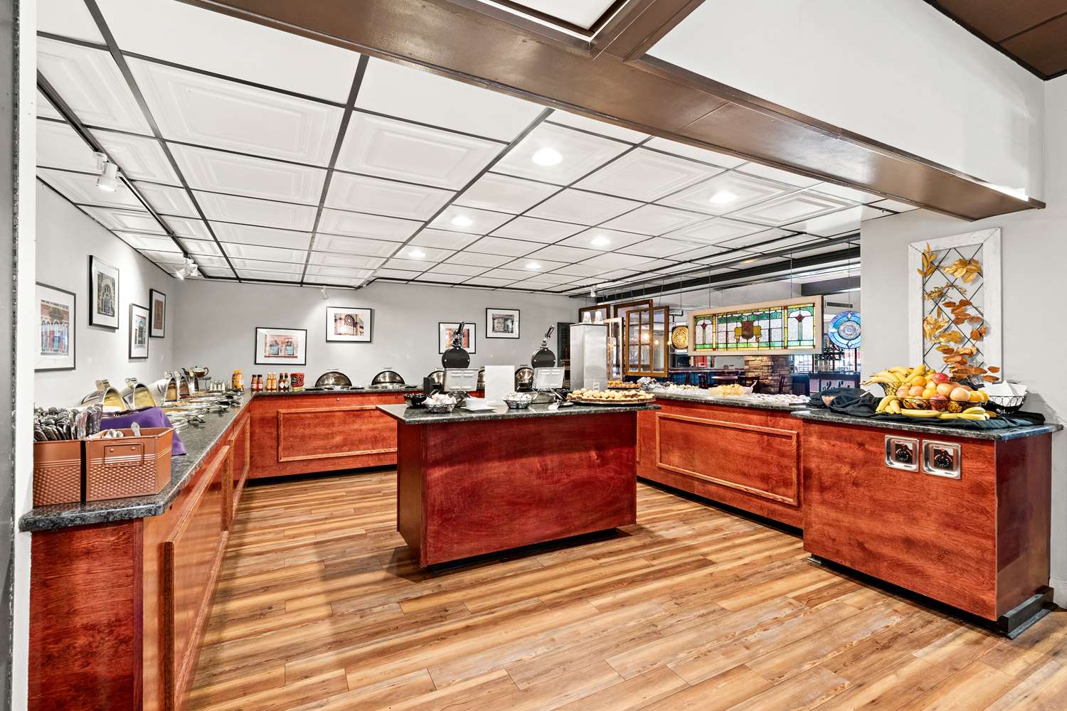 Genetti Hotel SureStay Collection By Best Western 3/44
