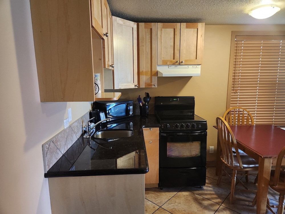 Waterton Lakes Lodge Resort 29/50