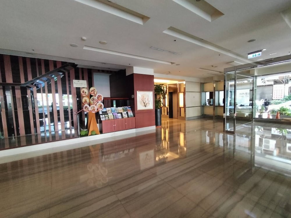 Urban Hotel 33 3/69