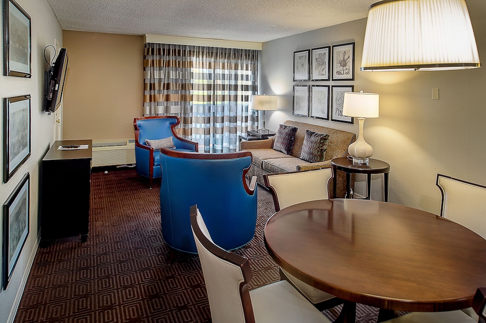 Sheraton Westport Lakeside Chalet 26/39