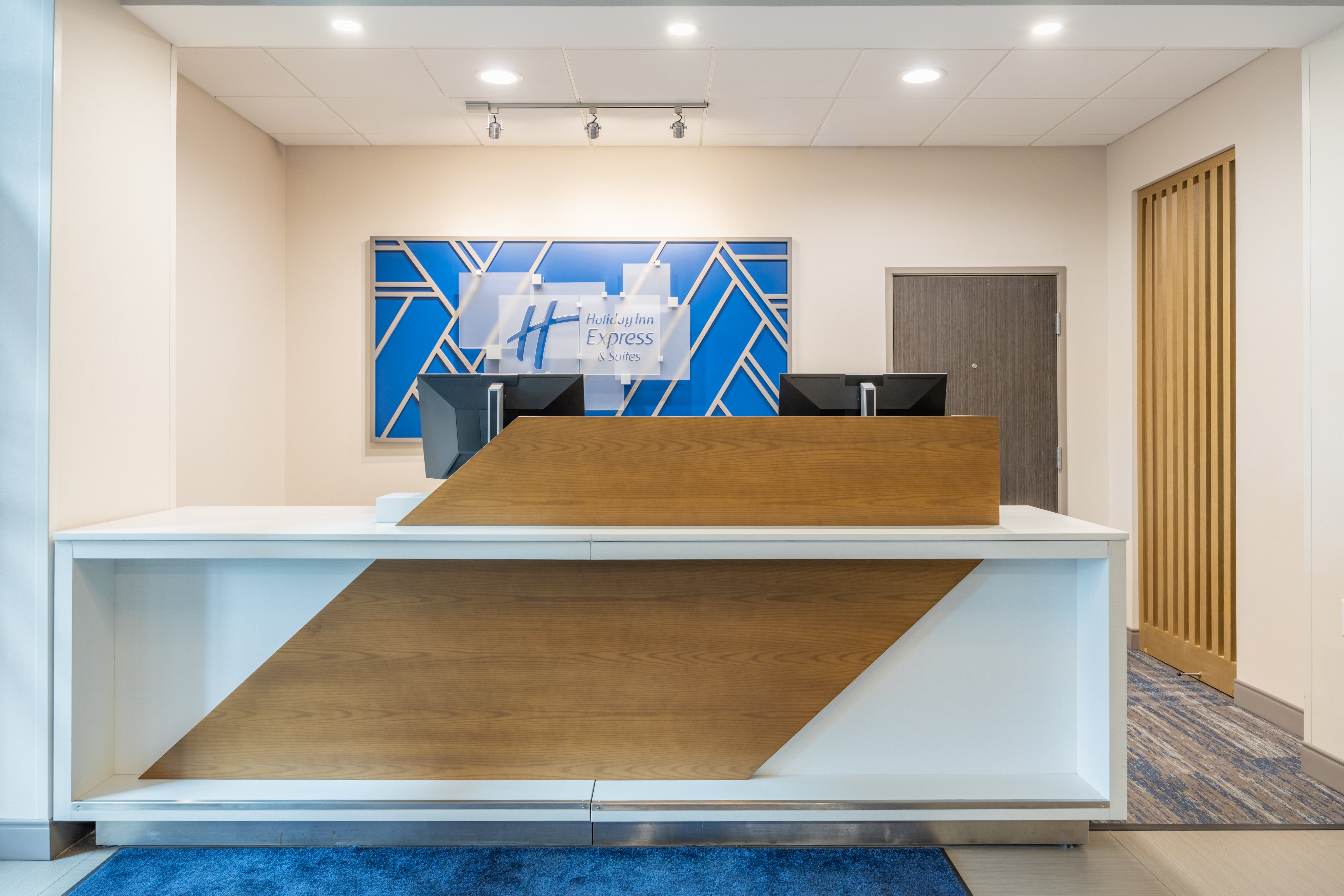 Holiday Inn Express Hotel Suites Columbus Polaris Parkway 9/77