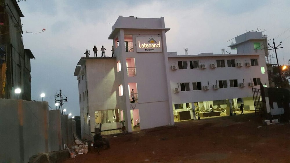 Oyo 10389 Latanand Residency 4/12