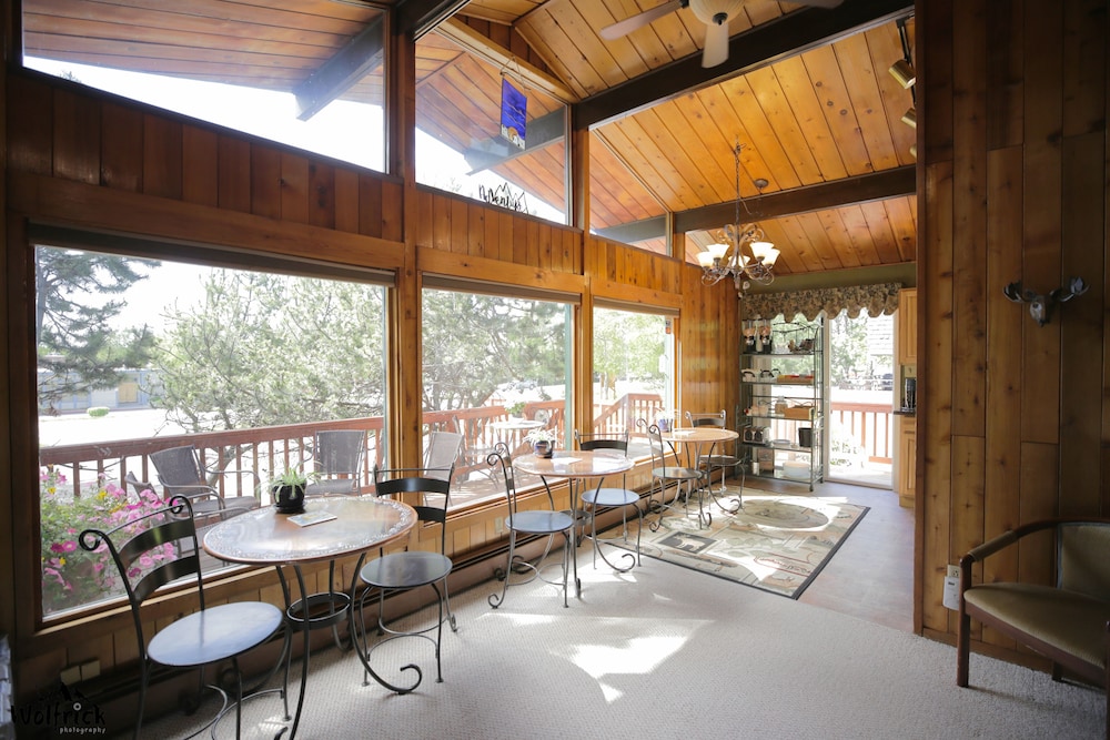 Jewel Lake Bed Breakfast 28/50