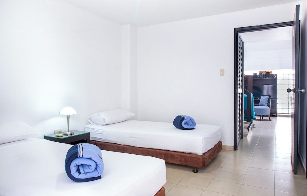 SANTORINI VILLAS 6/25