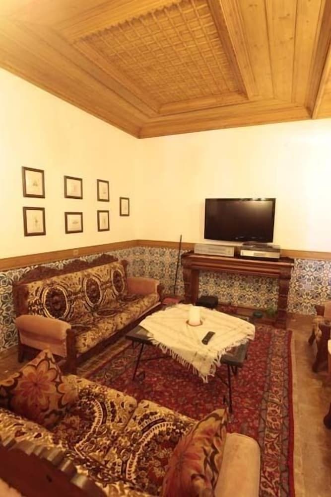 KERME OTTOMAN PALACE 57/68