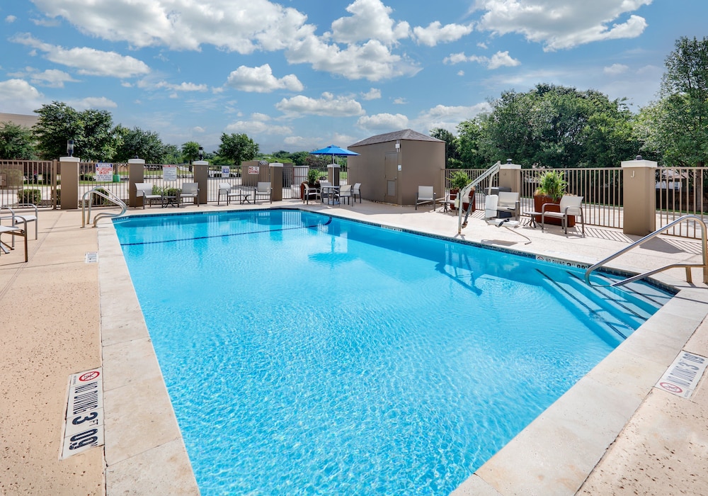 Holiday Inn Express Hotel & Suites San Antonio Nw Near Seaworld 71/76