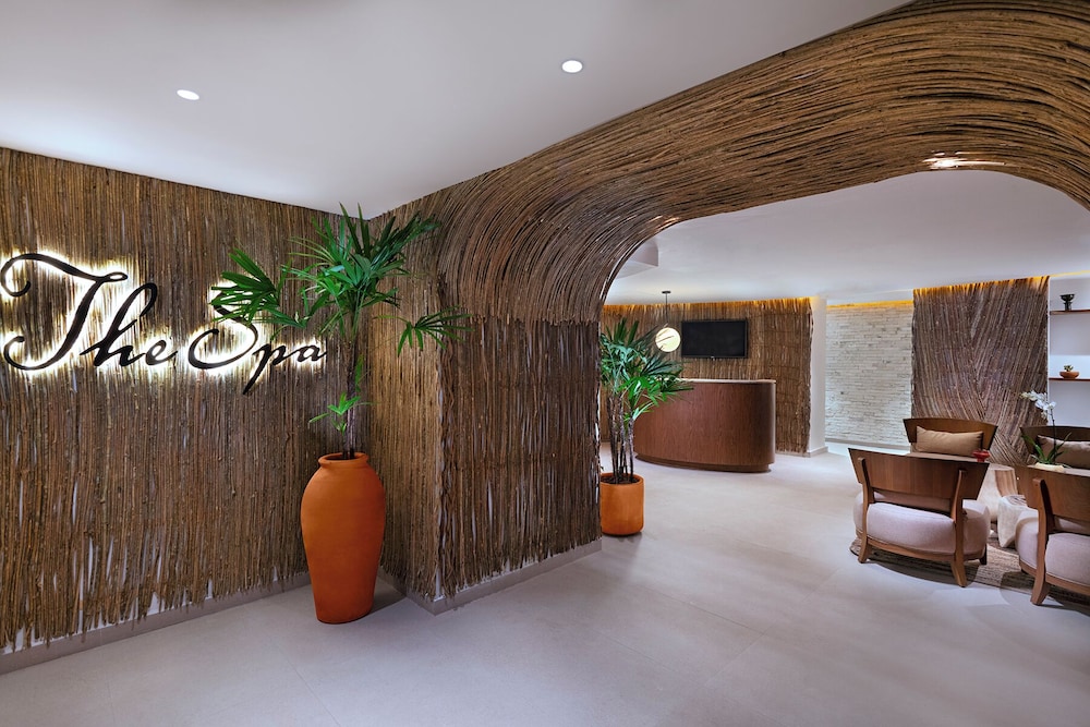 The Fives Oceanfront Puerto Morelos 6/71