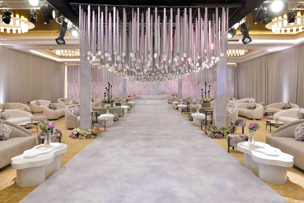 كراون بلازا الرياض منهال(Radisson Blu Hotel and Convention Center, Riyadh Minhal) 60/67