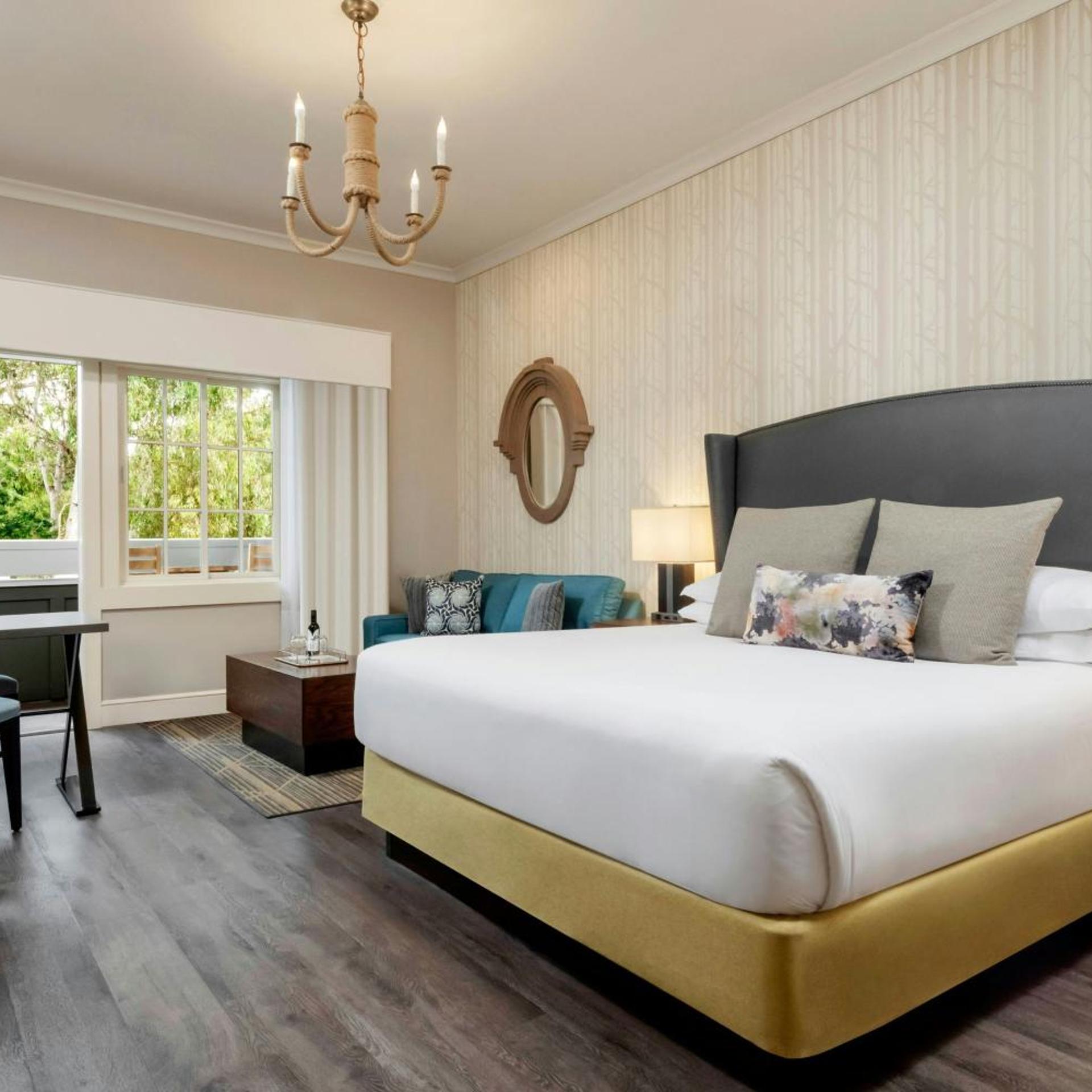 Room, King Bed, Partial River View, Sofa