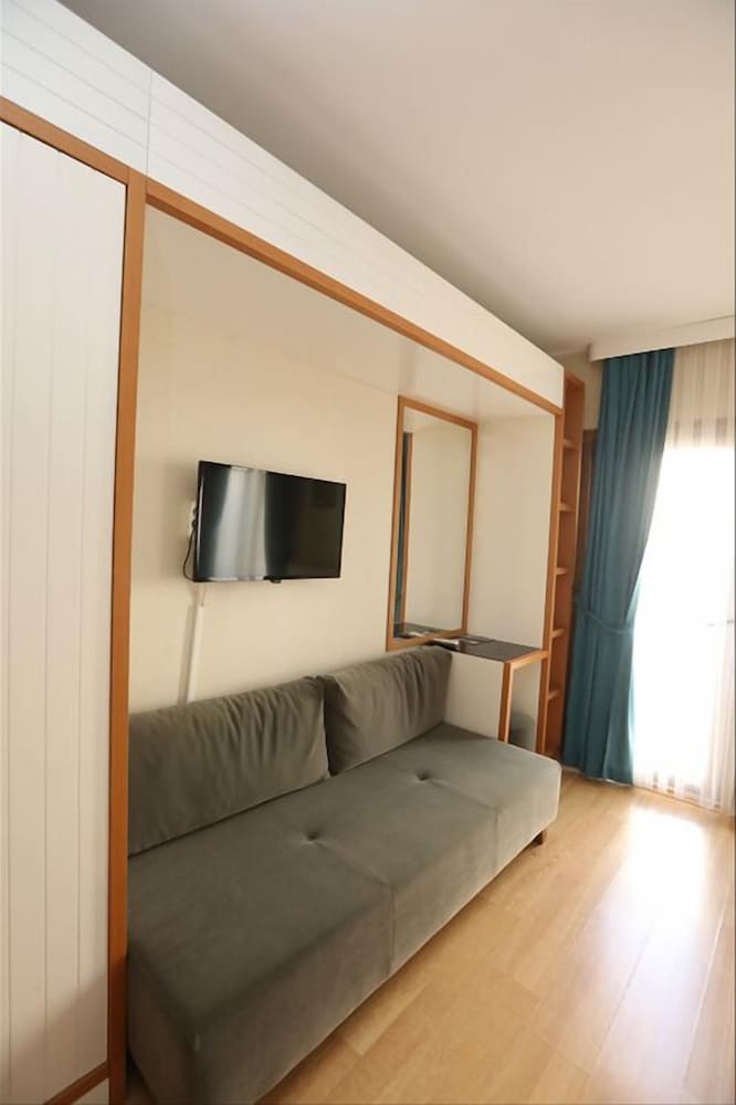 Mezzo Hotel 43/56