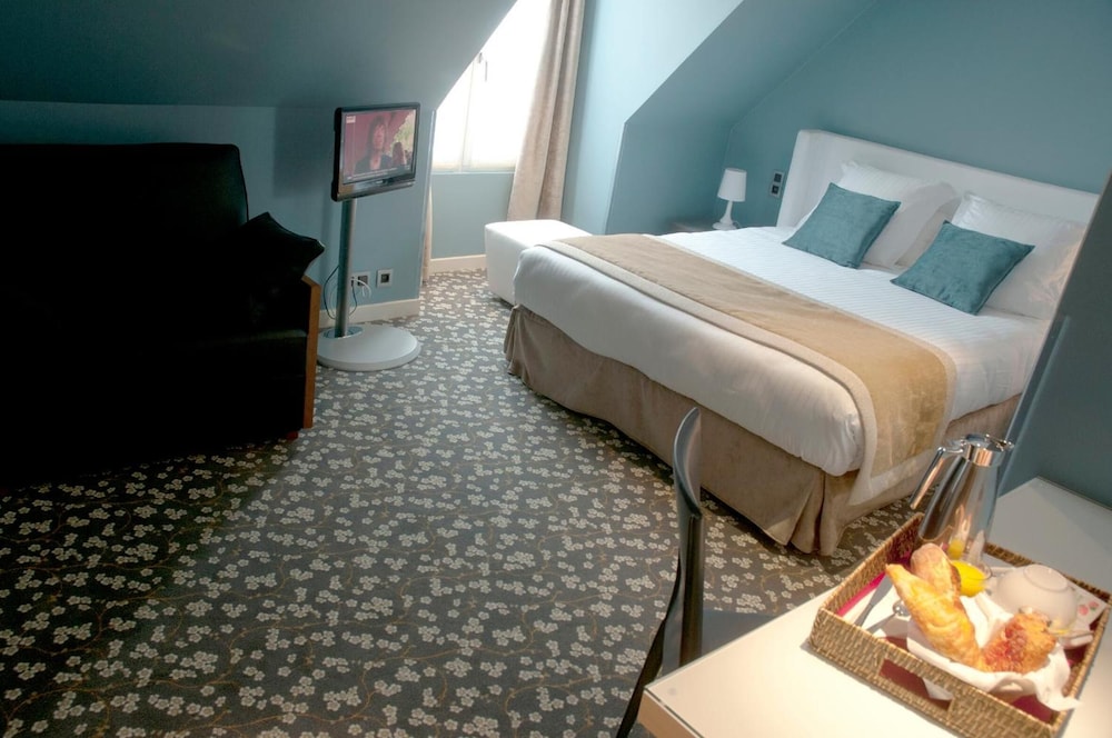 GRAND HOTEL MALHER 12/48