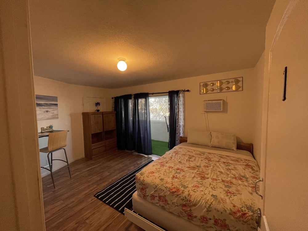 The Yellow Penthouse 22/73