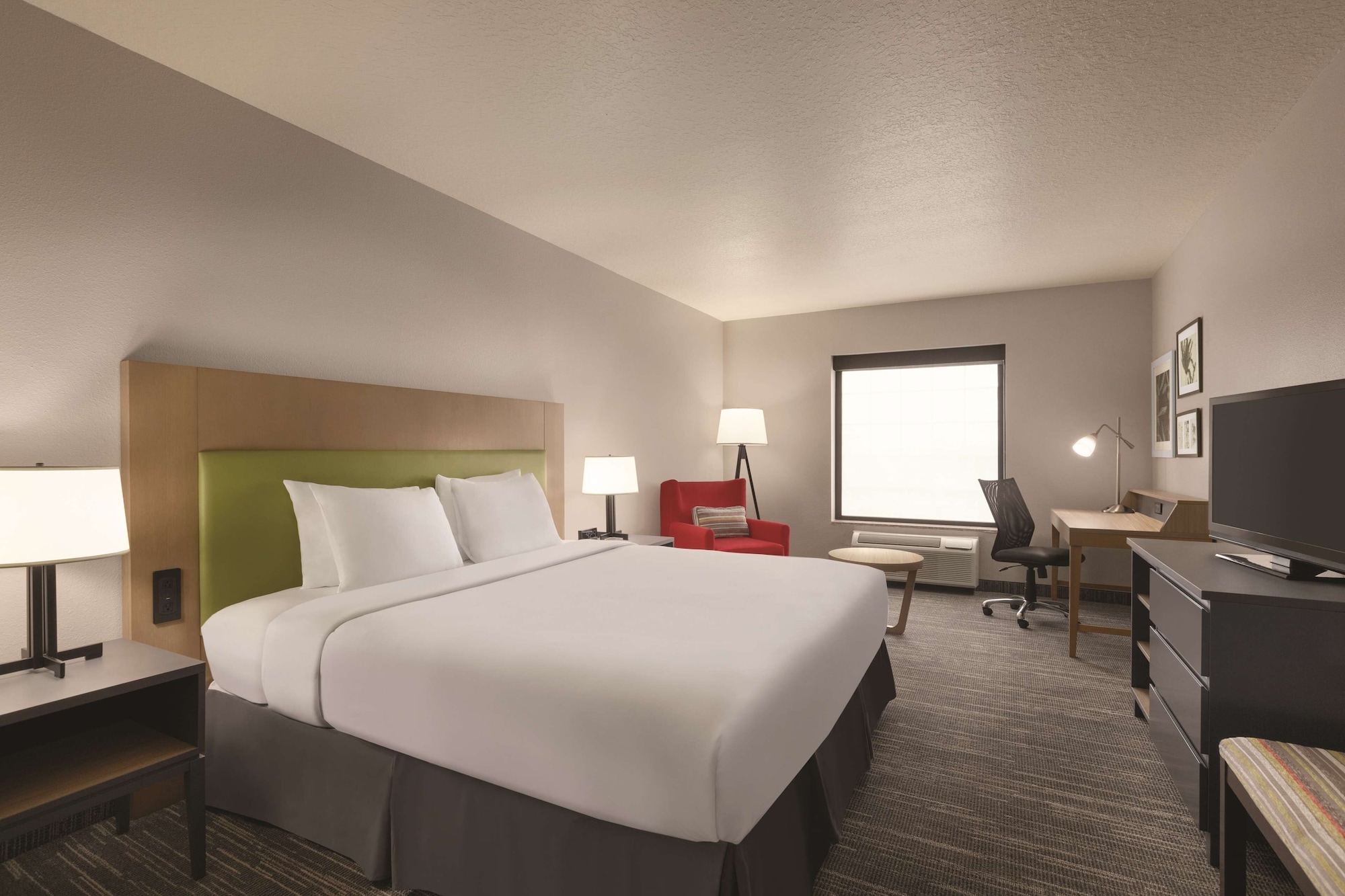 PREMIUM, KING BED, ACCESSIBLE