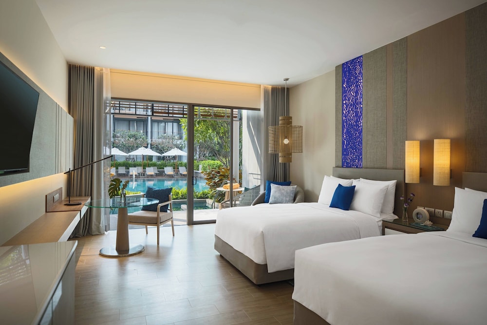 Room, Twin Beds, Pool Access